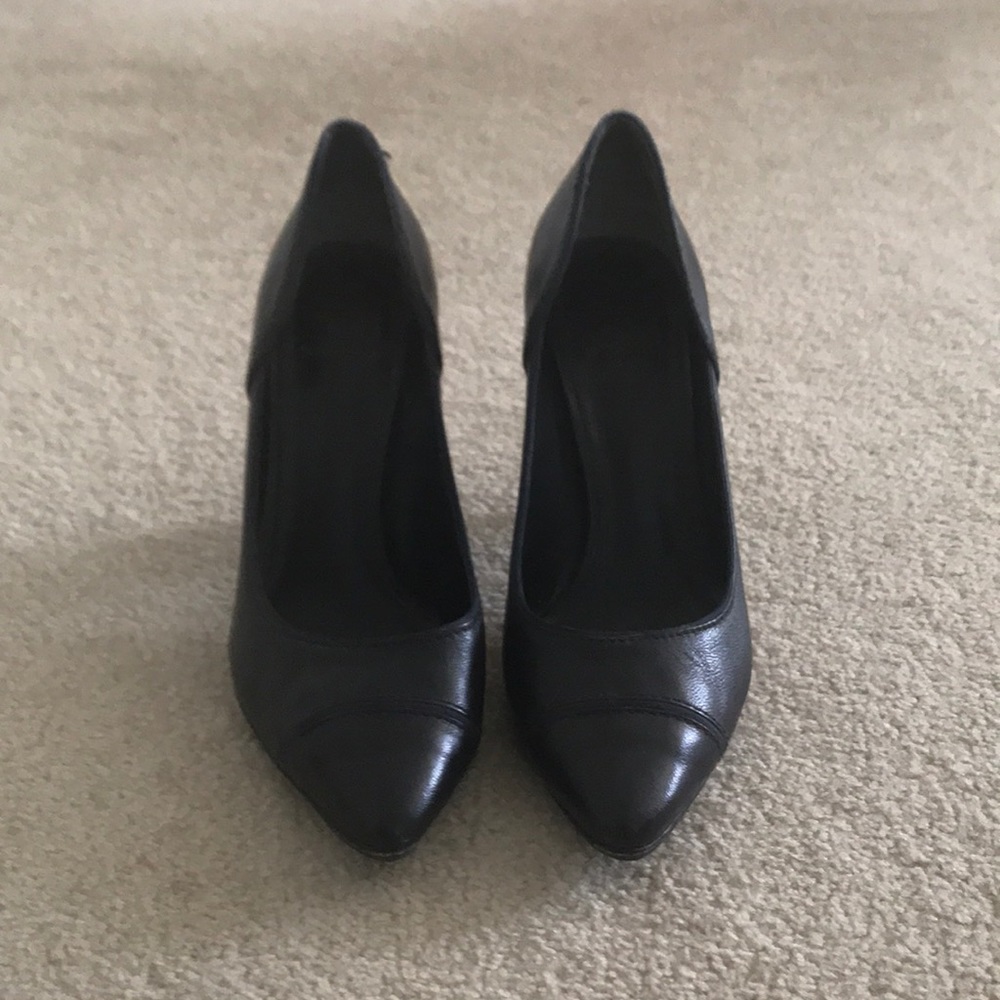 Tory Burch Navy Heels